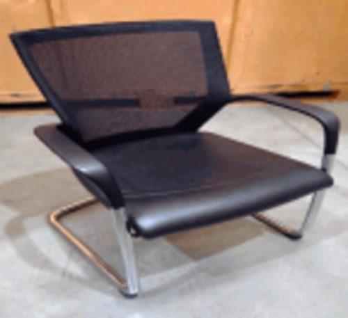 Sidiz mesh back meeting chair with leather seat - Image 1