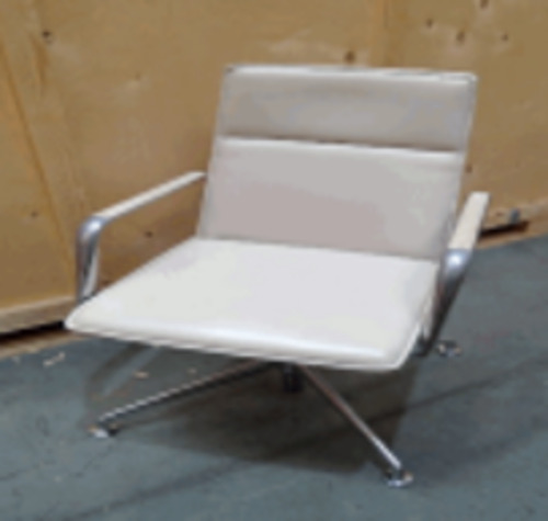 Leather swivel meeting chair  - Image 1