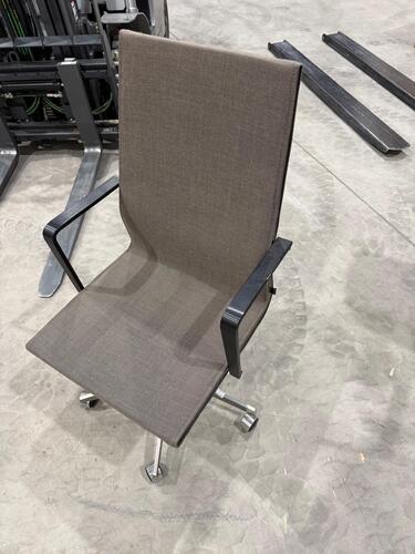 Bulo VVD high back with arms upholstered - Image 1