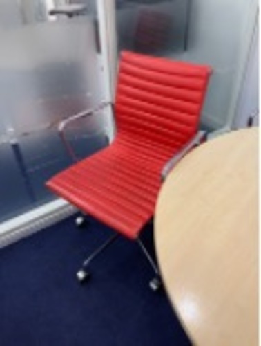 Task / conference chair - Image 1