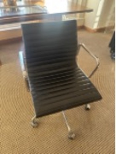 Meeting room chair - Image 1