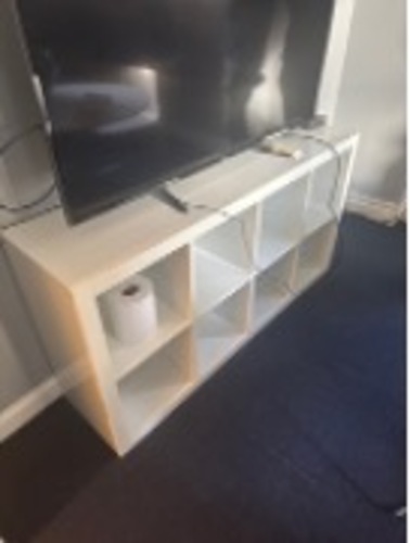 TV stand - Image 1