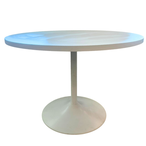 WCI 42" Round Table