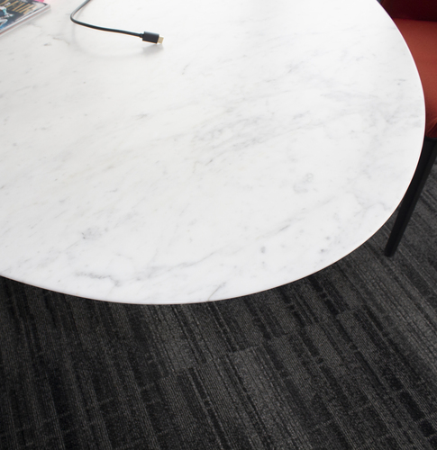  Eero Saarinen Oval Table - Thumbnail 4