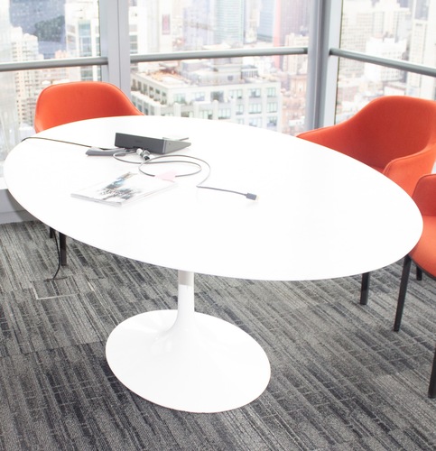  Eero Saarinen Oval Table - Thumbnail 3