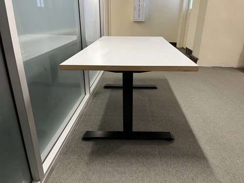 Height-Adjustable Tables - Thumbnail 4