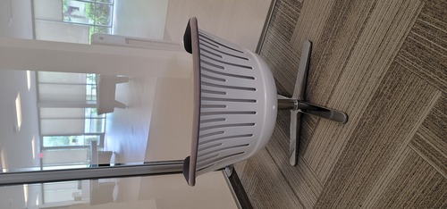 'i2i' Lounge Chair w/ Swivel Base - Thumbnail 4