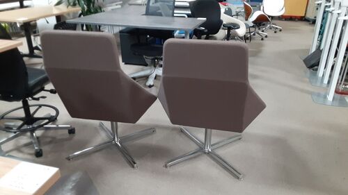 'Nios' High-Back Lounge Chair - Thumbnail 3