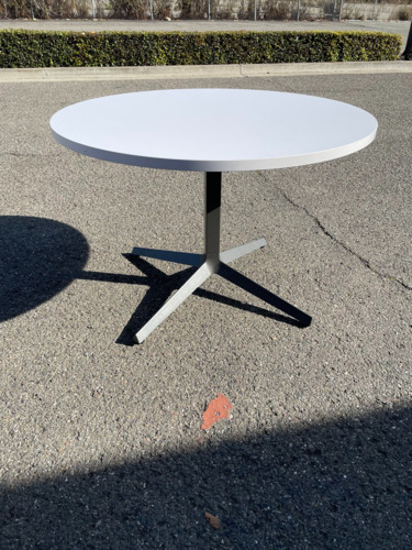 Round Conference Table - Thumbnail 2
