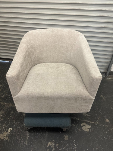 Small Lounge Chair - Thumbnail 2