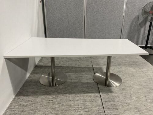 7' Media Table - Thumbnail 4