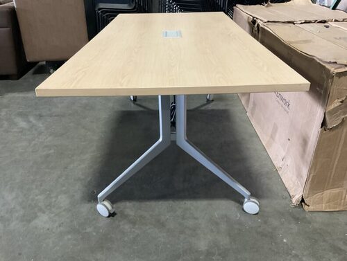 Planes Table with Y-Leg - Thumbnail 5