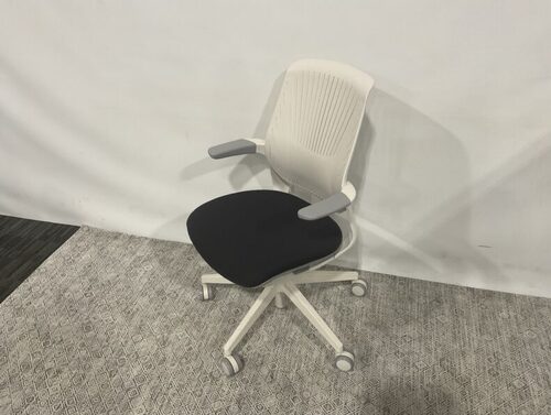 Flyt Conference Chair - Thumbnail 4