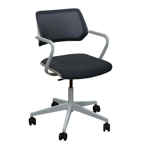 Qivi Conference Chair - Image 1
