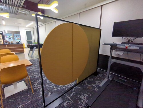 Freestanding Screen - Thumbnail 2