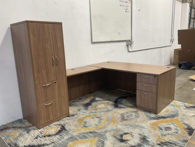 L-Shape Private Office - Thumbnail 4