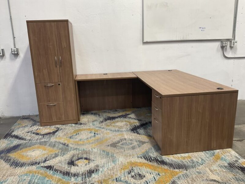 L-Shape Private Office - Thumbnail 5