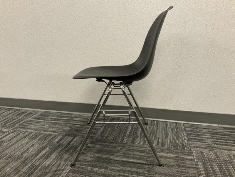 Eames Molded Plastic Side Chair - Thumbnail 4