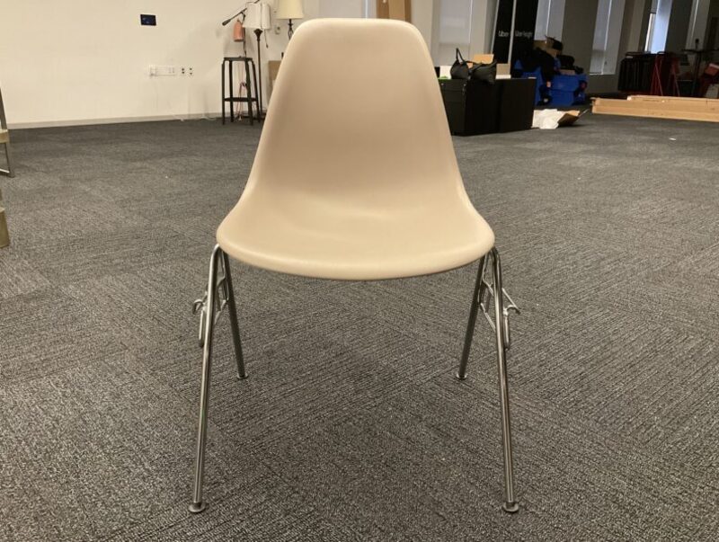 Eames Molded Plastic Side Chair - Thumbnail 2