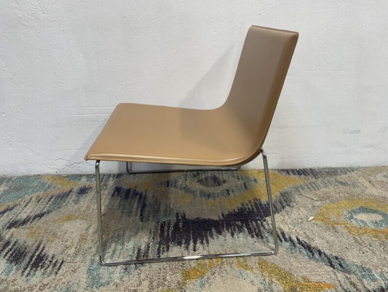 Lineal Comfort Lounge Chair - Thumbnail 3