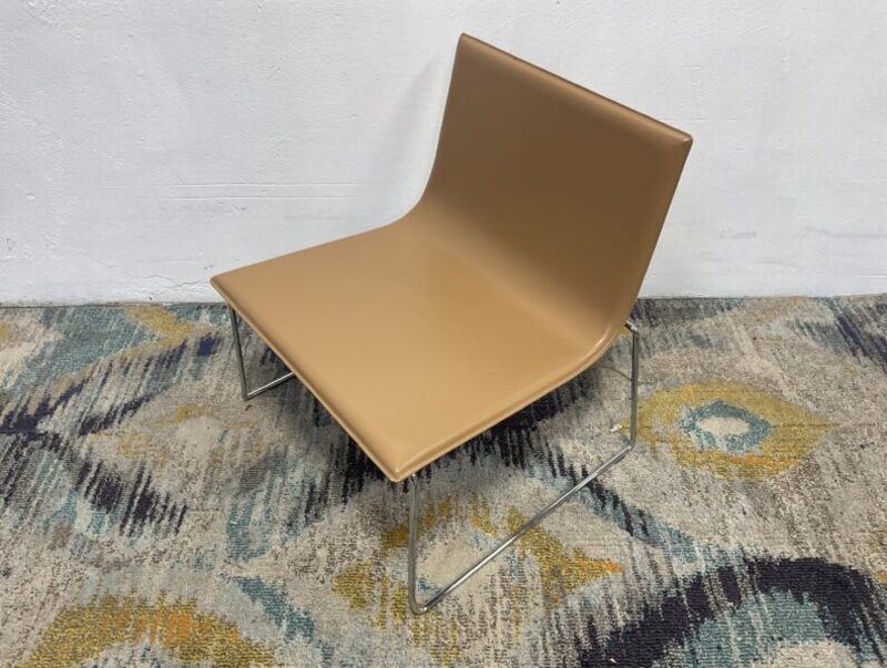 Lineal Comfort Lounge Chair - Thumbnail 4
