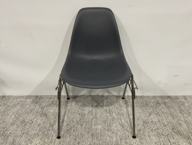 Eames Molded Plastic Side Chair - Thumbnail 2