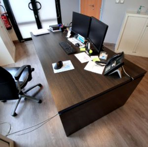 Executive Table - Thumbnail 3