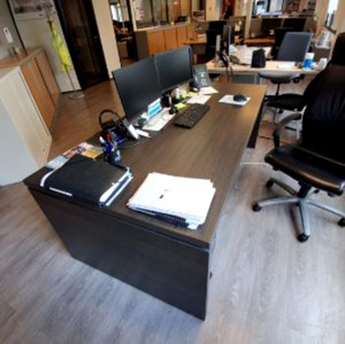 Executive Table - Thumbnail 2