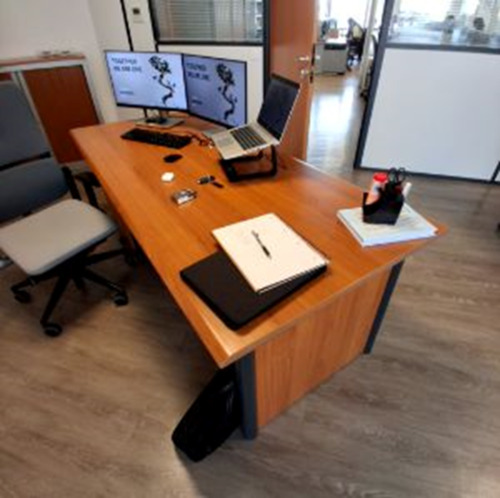 Executive Table - Thumbnail 2