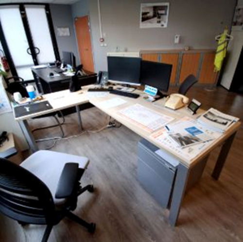 L-Shaped Table - Thumbnail 2