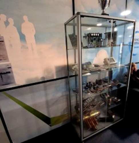 Display Shelve - Thumbnail 3