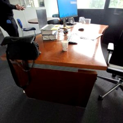 Executive Table - Image 1
