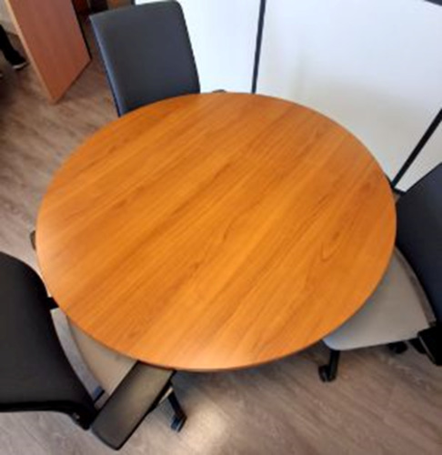 Round Table - Thumbnail 3