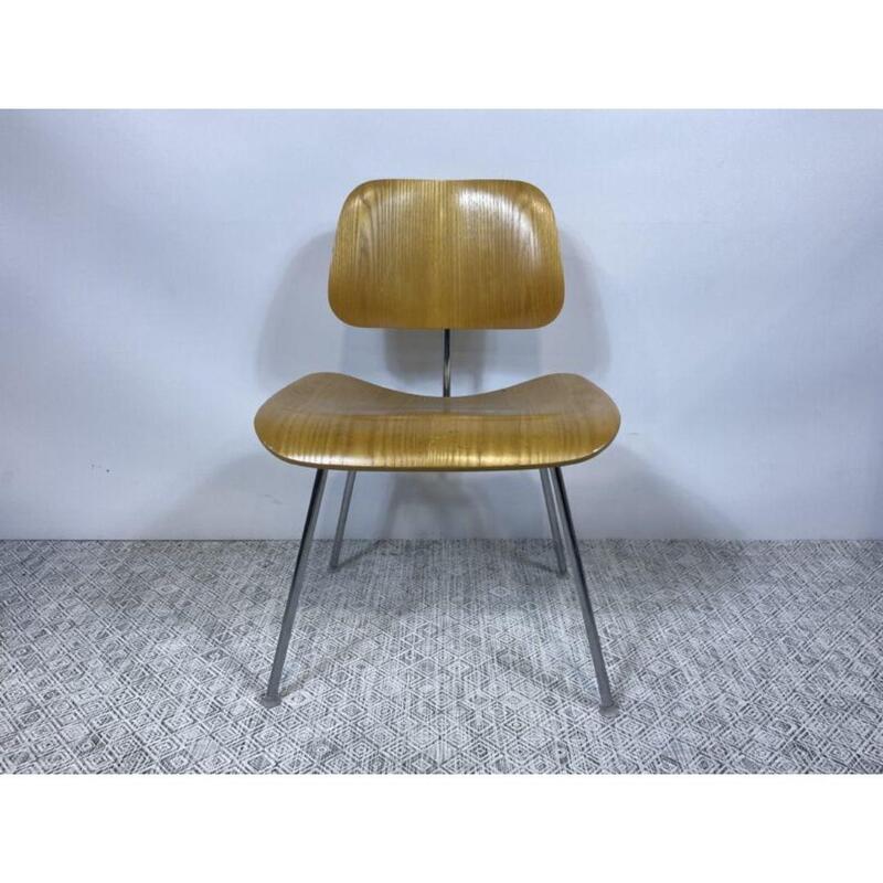 Eames Molded Plywood Dining Chair - Thumbnail 2