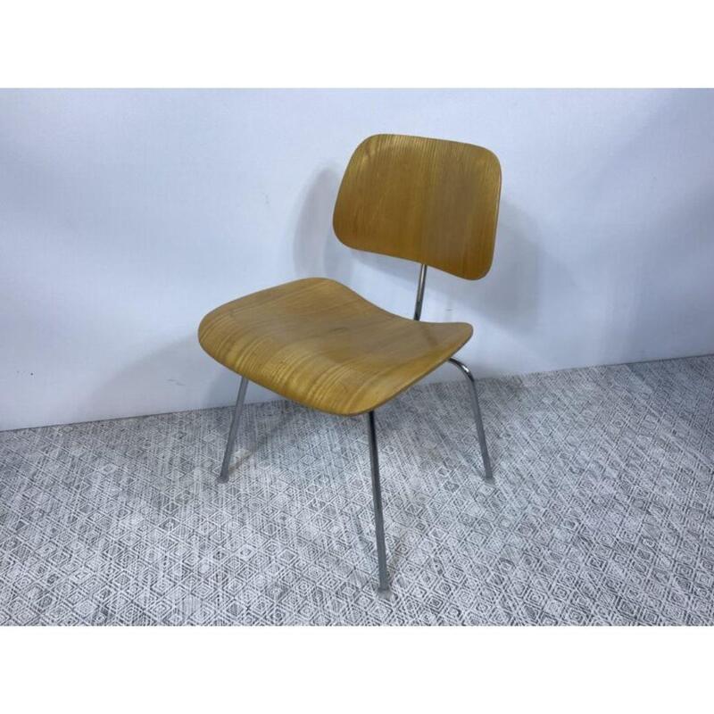 Eames Molded Plywood Dining Chair - Thumbnail 3