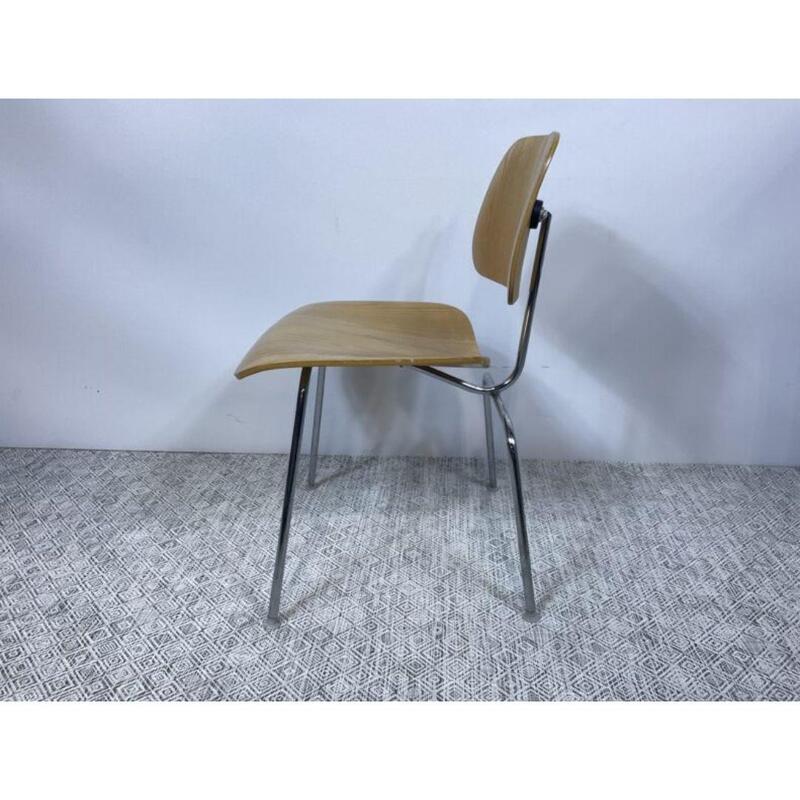 Eames Molded Plywood Dining Chair - Thumbnail 4