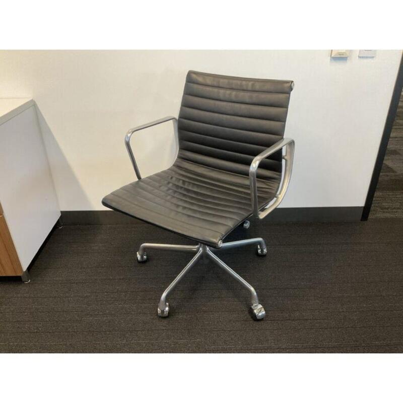 Eames Aluminum Group Management Chair - Thumbnail 5