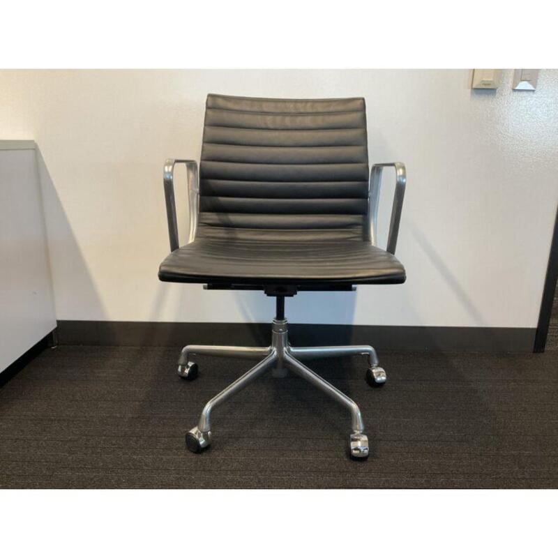 Eames Aluminum Group Management Chair - Thumbnail 2