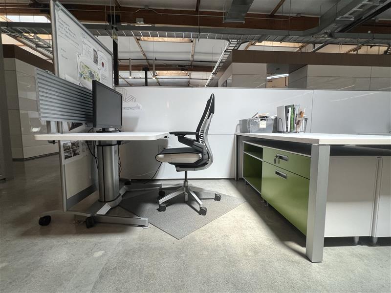 AirTouch Height-Adjustable Table - Thumbnail 3