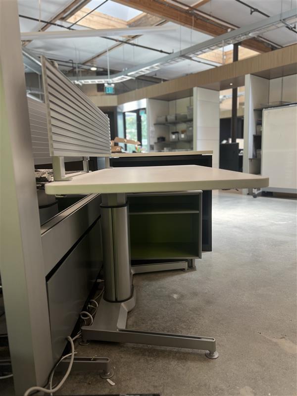 AirTouch Height-Adjustable Table - Thumbnail 4