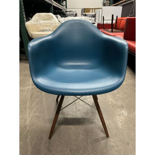 Eames Molded Plastic Armchair - Thumbnail 6