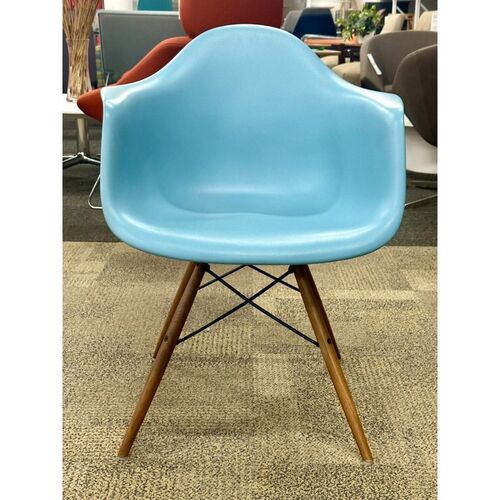 Eames Molded Plastic Armchair - Thumbnail 3