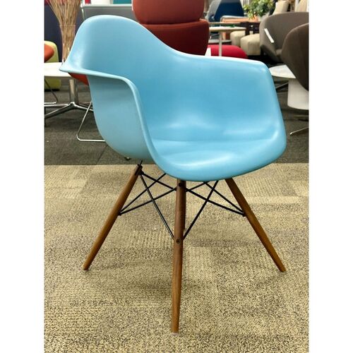 Eames Molded Plastic Armchair - Thumbnail 2