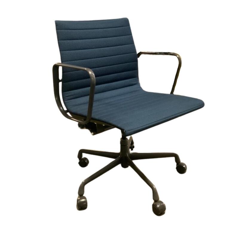 Aluminum Group Management Chair - Image 1