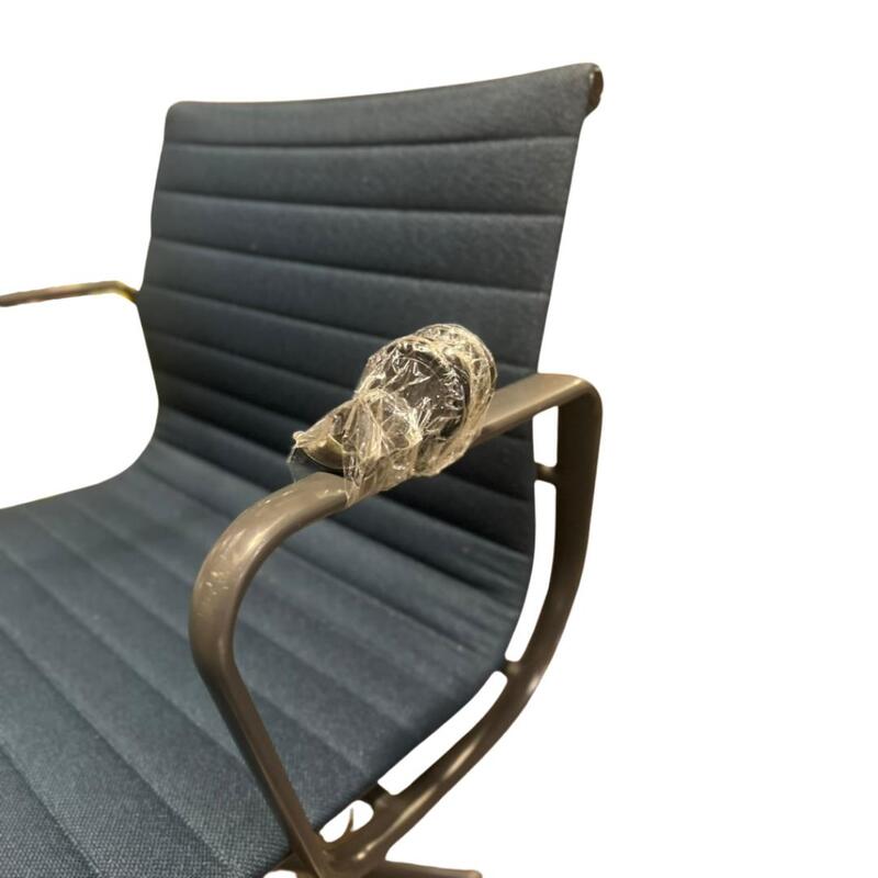 Aluminum Group Management Chair - Thumbnail 3