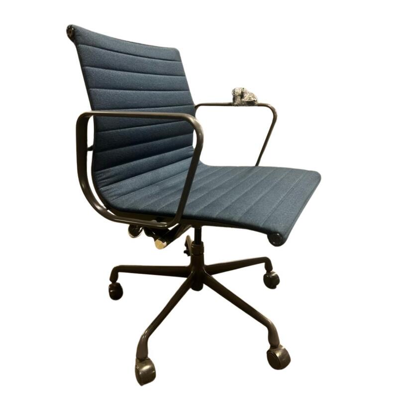 Aluminum Group Management Chair - Thumbnail 4