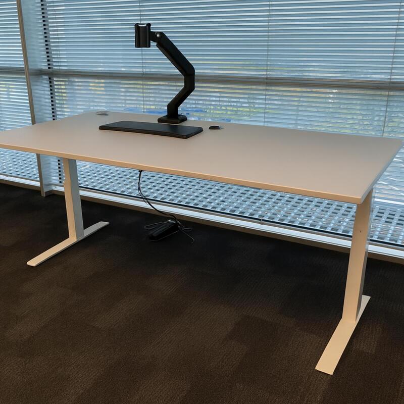 Desk - Crank handle - Image 1