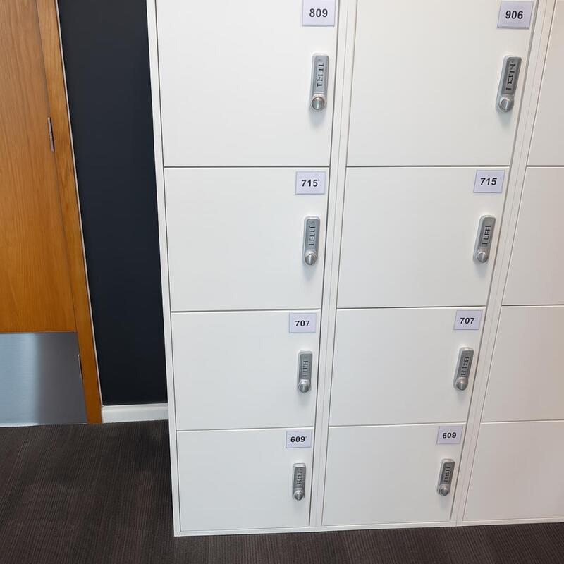 39 Banks of 4 lockers  - Thumbnail 2