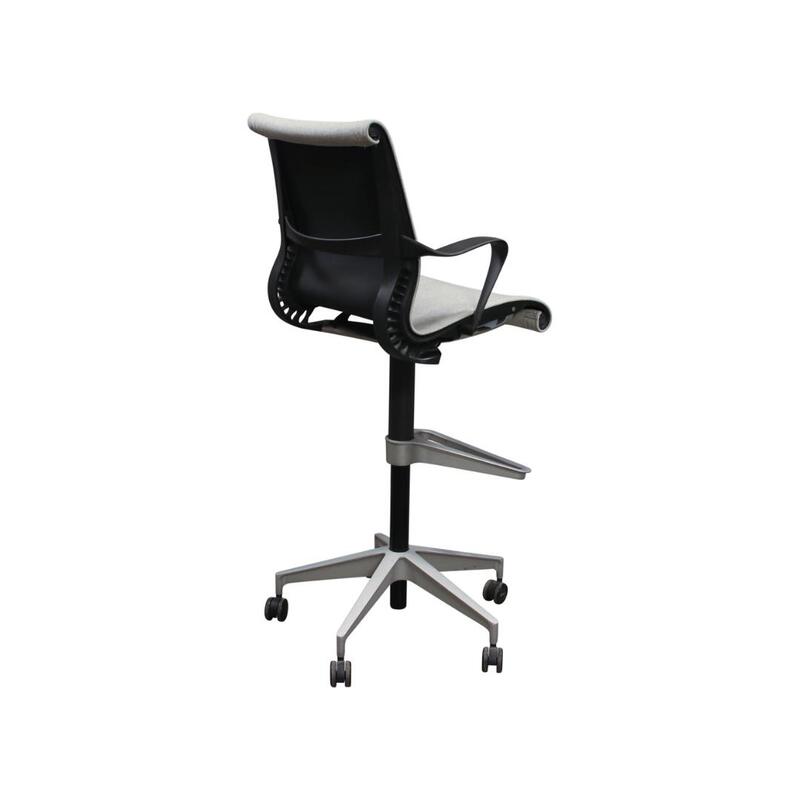 Setu Used Stool w Aluminum Base, Light Gray - Thumbnail 3