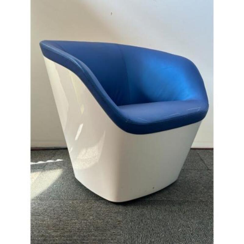 Davis Soft Swivel Lounge Chair (Blue/White) - Thumbnail 2